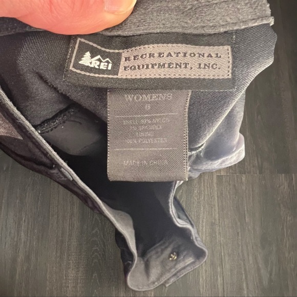 REI Women’s Black Hiking Pants Size 6 | 29x30.5 - Picture 3 of 3